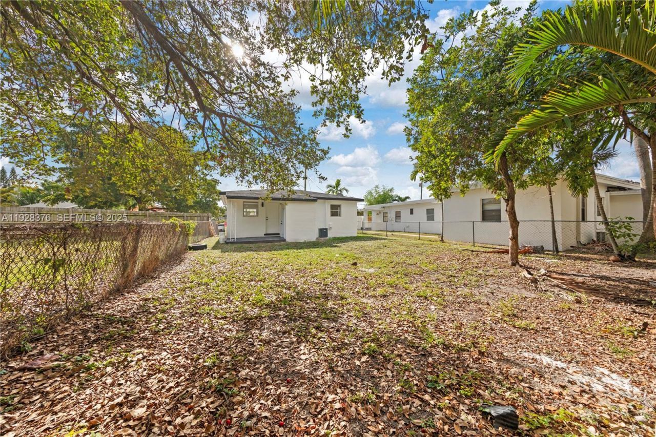 608 NW 6th Ct, Hallandale Beach, FL 33009 Photo