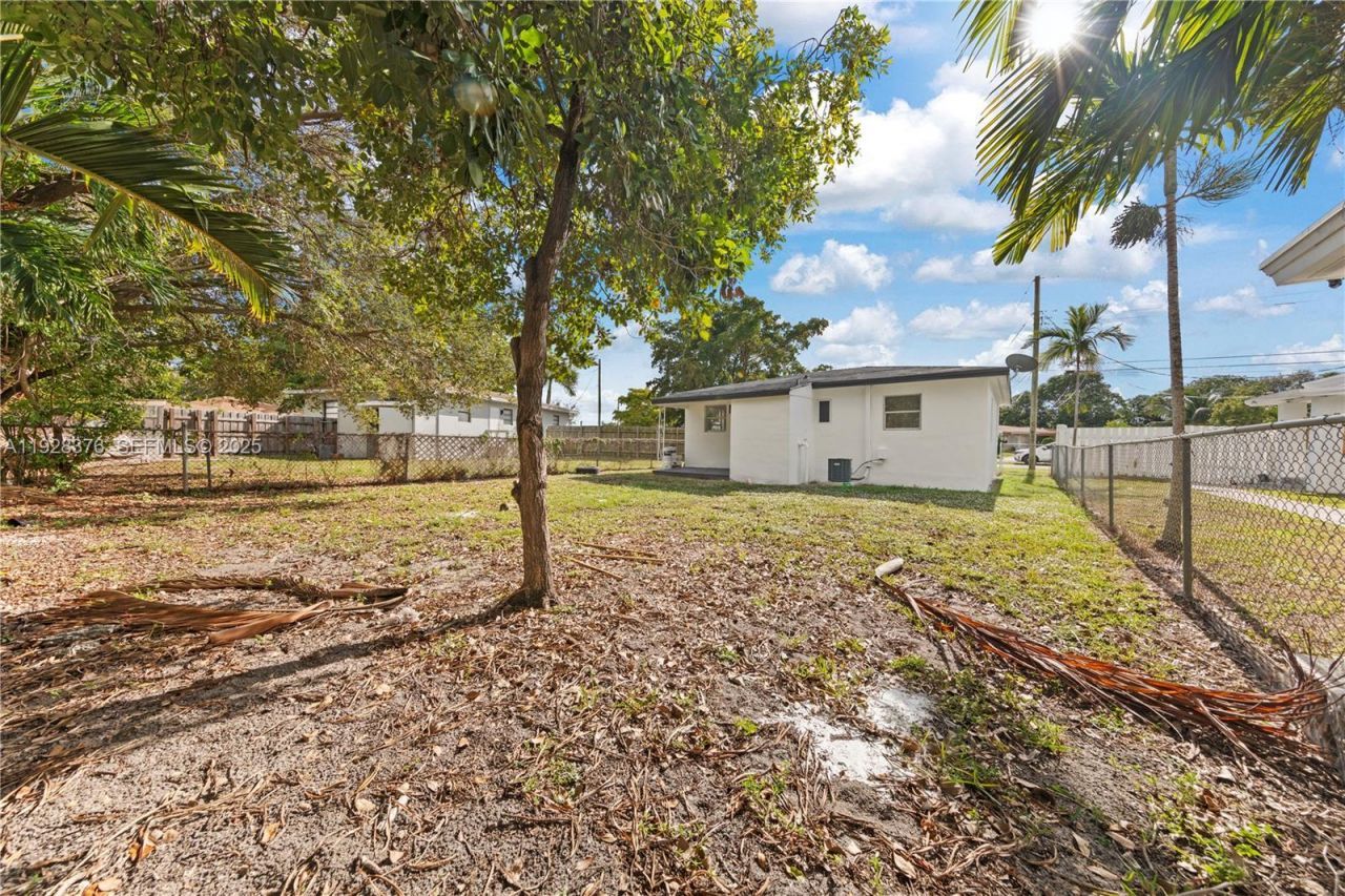 608 NW 6th Ct, Hallandale Beach, FL 33009 Photo