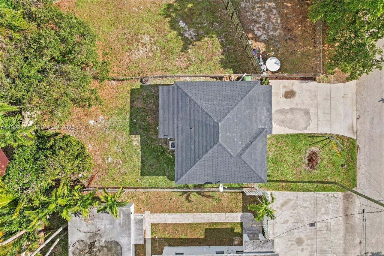 608 NW 6th Ct, Hallandale Beach, FL 33009 Photo