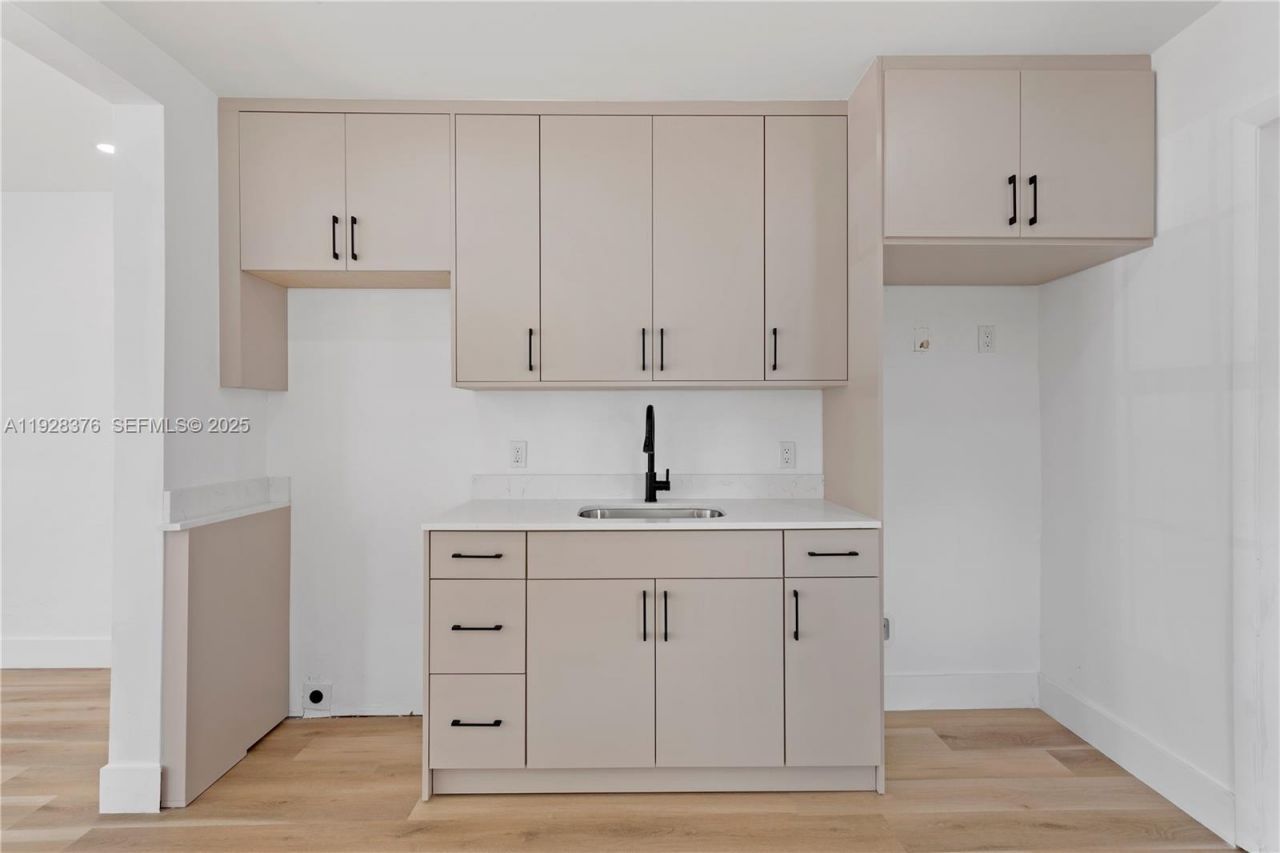 608 NW 6th Ct, Hallandale Beach, FL 33009 Photo