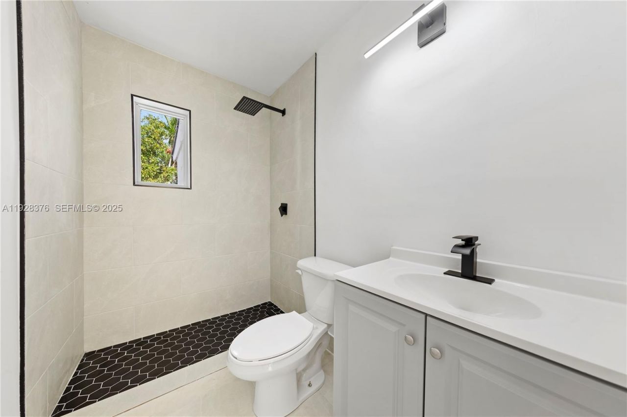 608 NW 6th Ct, Hallandale Beach, FL 33009 Photo