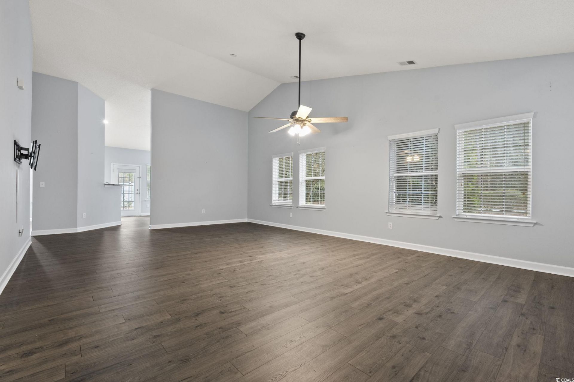 152 Rose Water Loop Photo 4