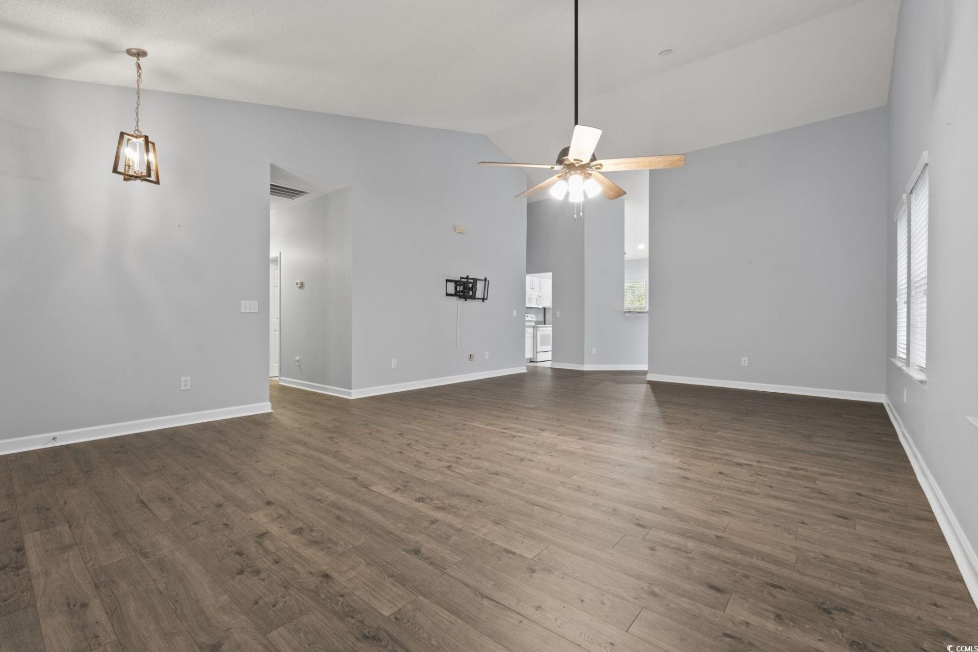 152 Rose Water Loop Photo 6