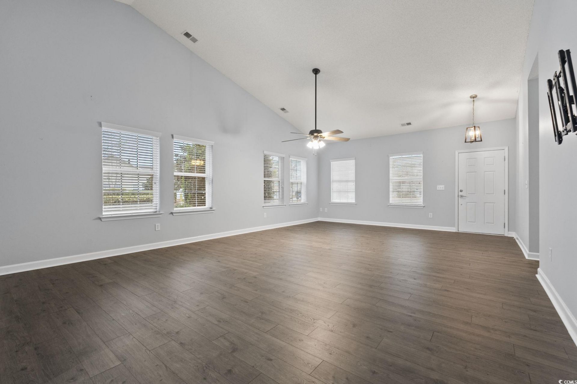 152 Rose Water Loop Photo 9