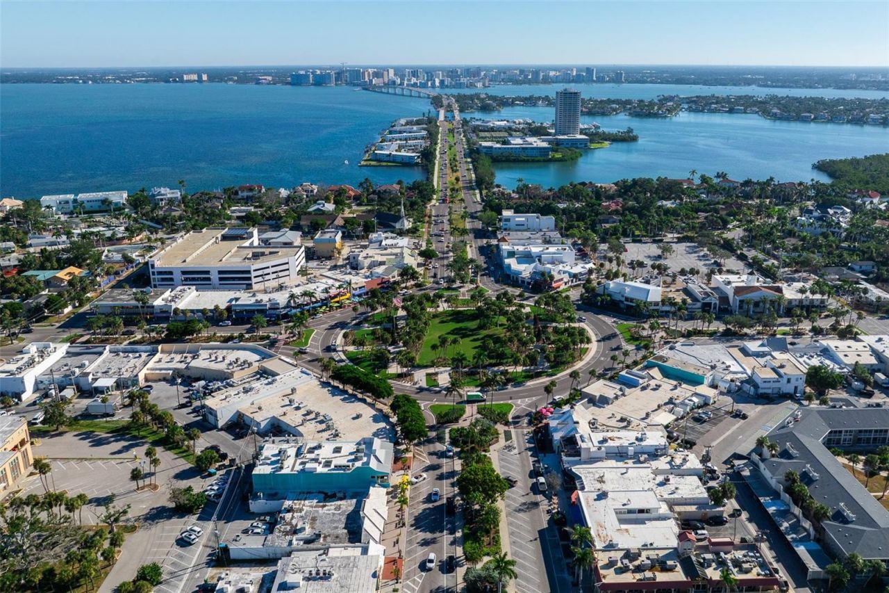 526 N Spoonbill Drive, Sarasota, FL 34236 Photo