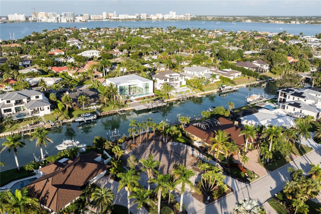 526 N Spoonbill Drive, Sarasota, FL 34236 Photo