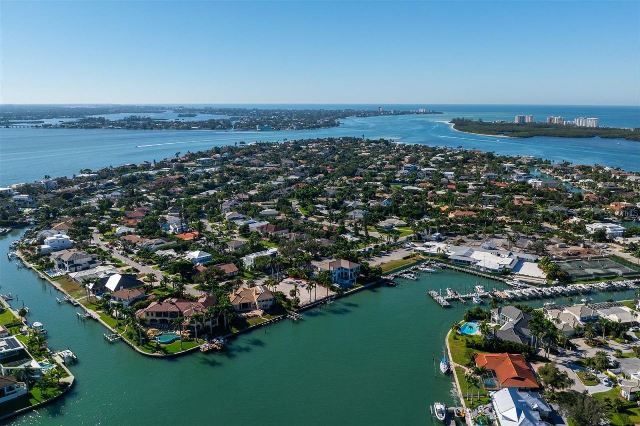 526 N Spoonbill Drive, Sarasota, FL 34236 Photo