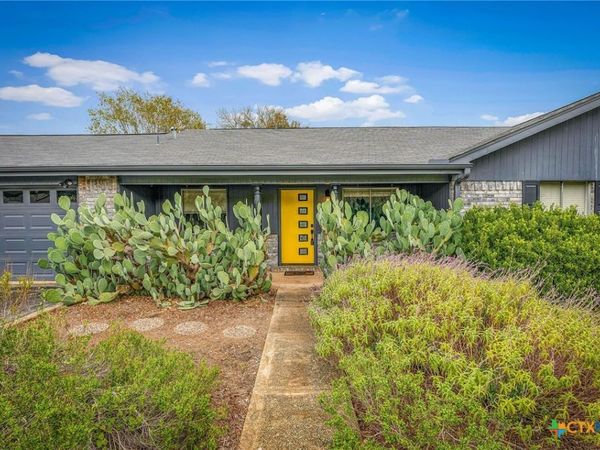 960 Twin Oaks Drive, New Braunfels, TX 78130