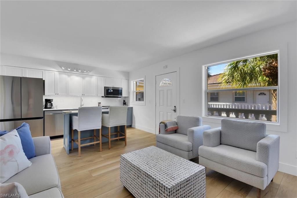 980 7th Ave S, Unit 204, Naples, FL 34102 Photo