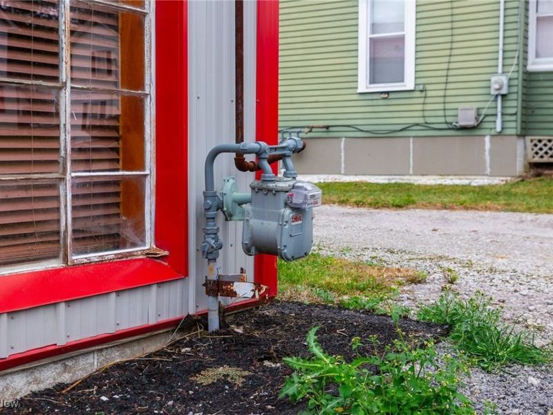 229 2nd Street, West Farmington, OH 44491 Photo 6