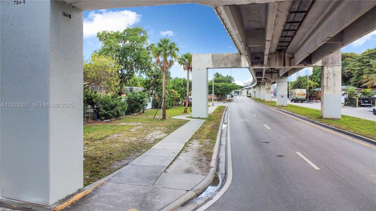 1189 NW 26 St, Miami, FL 33127 Photo