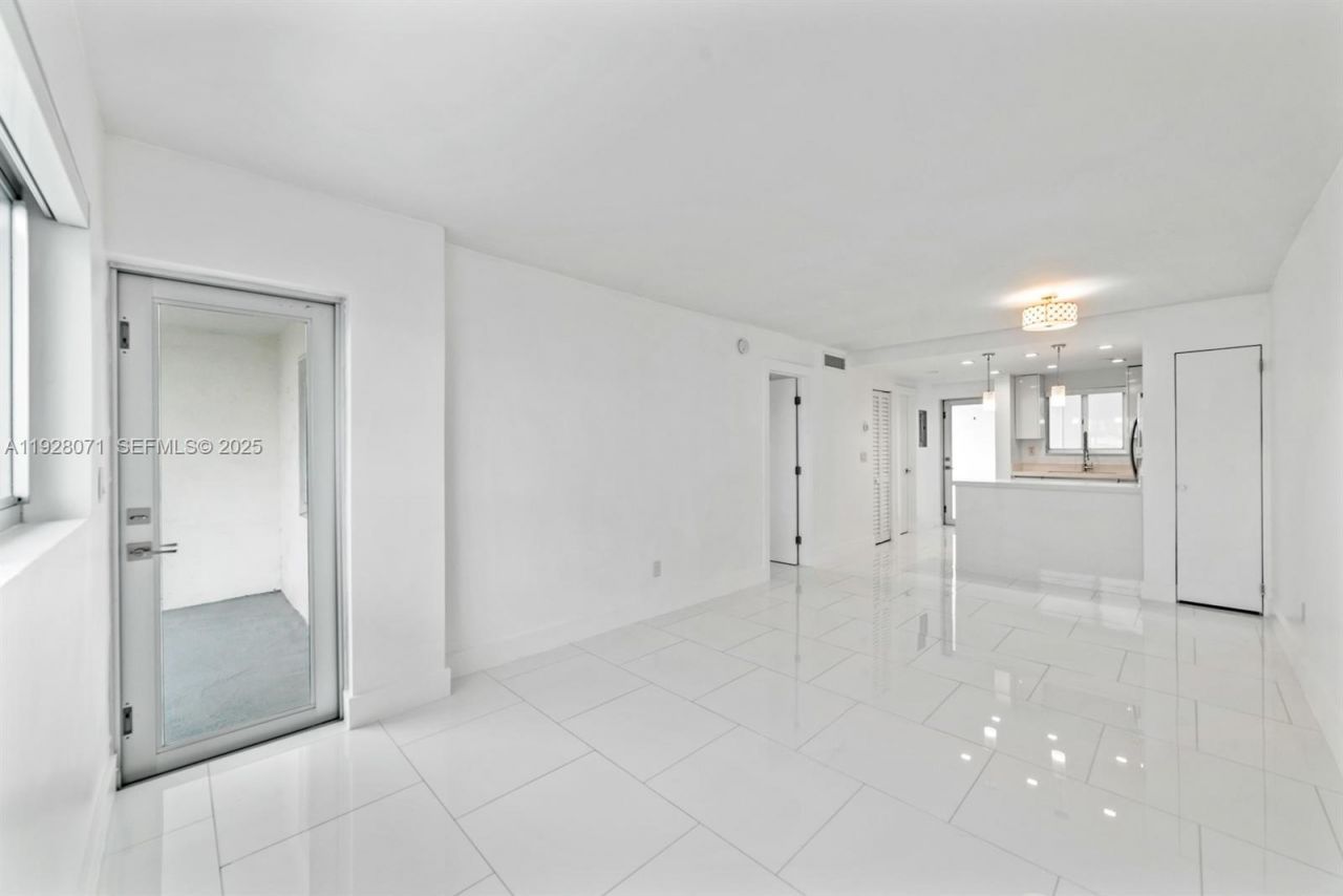 3755 NE 167th St, Unit 34, North Miami Beach, FL 33160 Photo