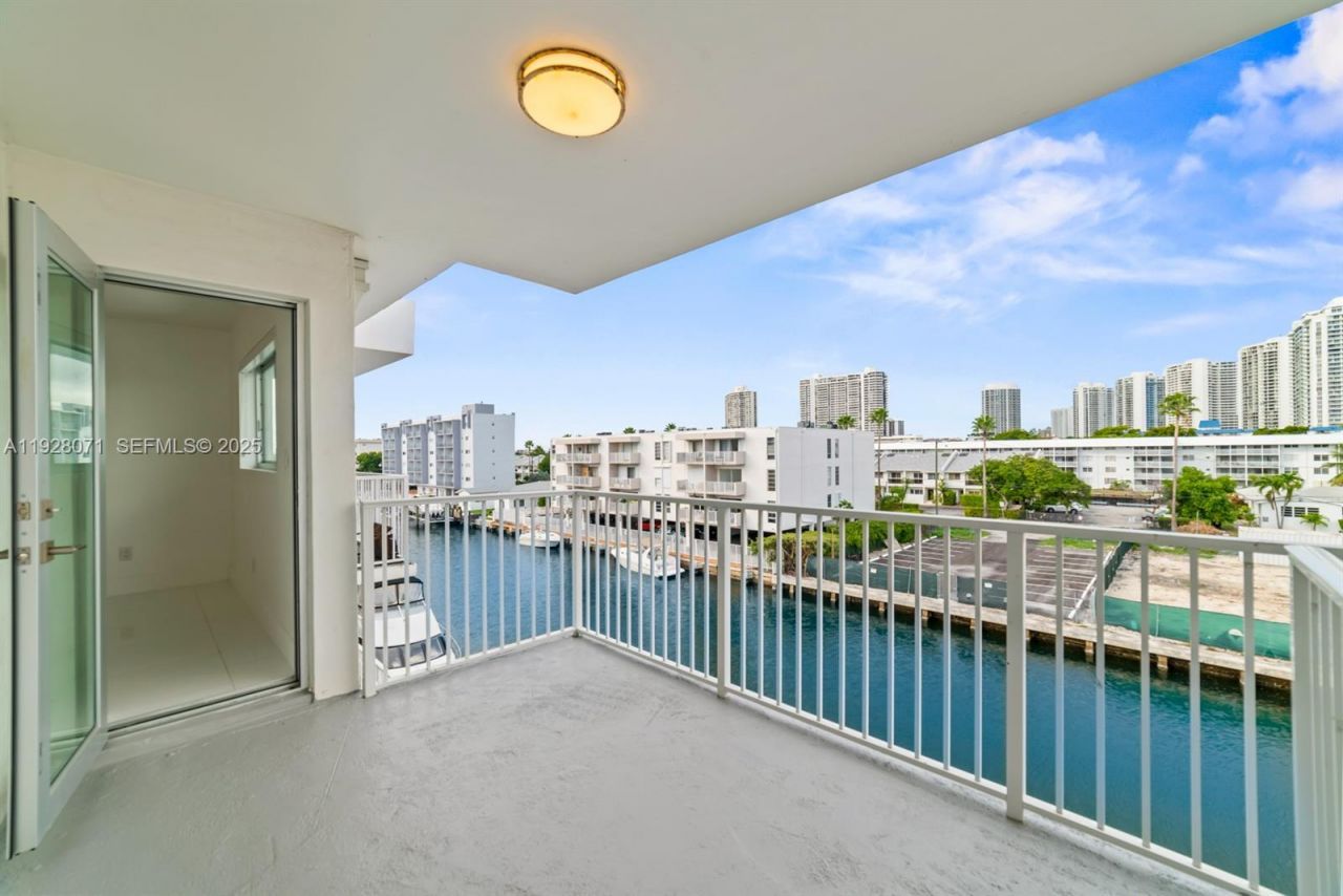 3755 NE 167th St, Unit 34, North Miami Beach, FL 33160 Photo