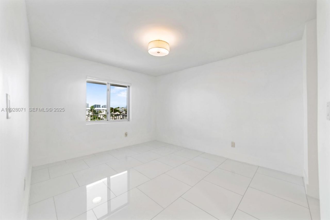 3755 NE 167th St, Unit 34, North Miami Beach, FL 33160 Photo