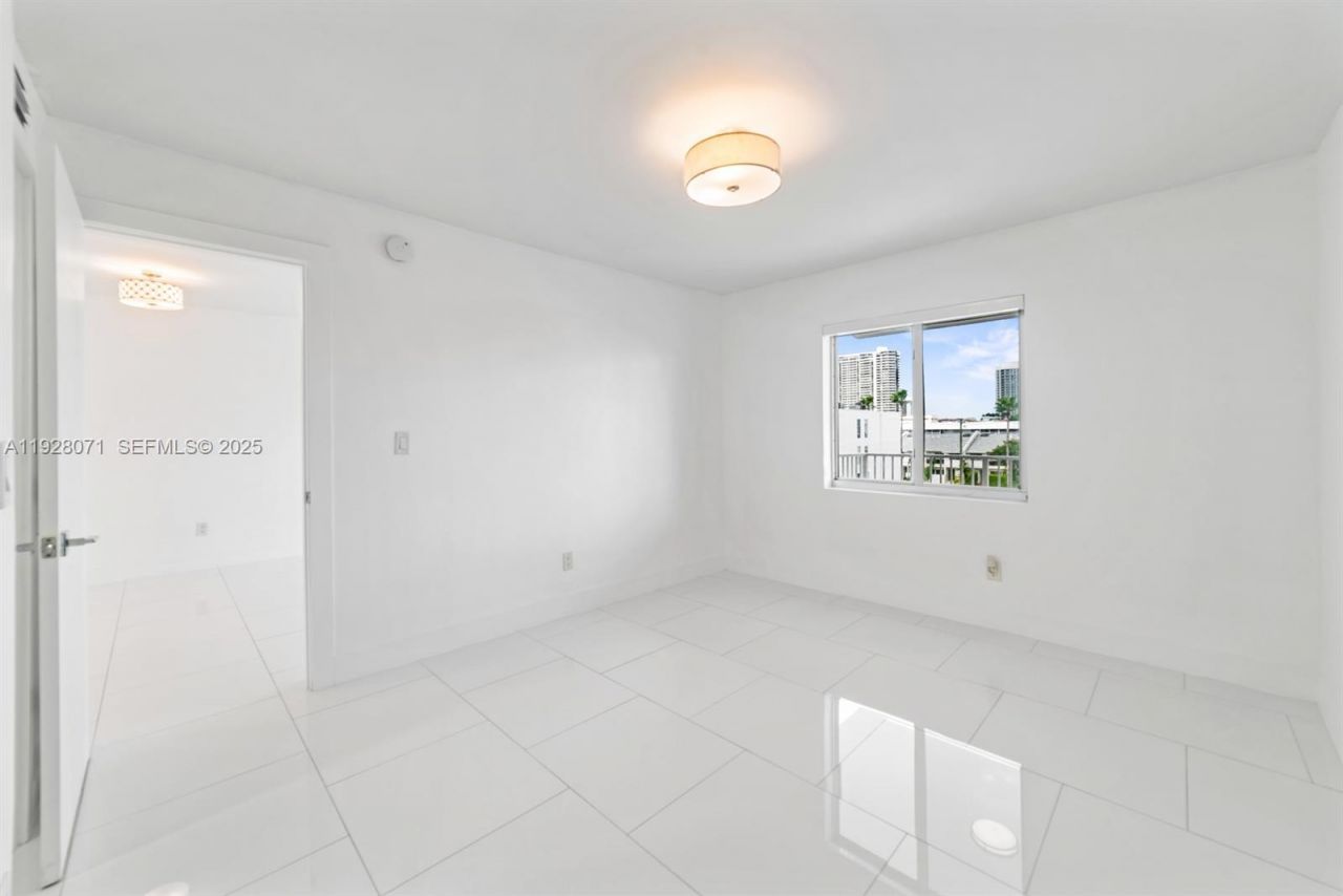 3755 NE 167th St, Unit 34, North Miami Beach, FL 33160 Photo