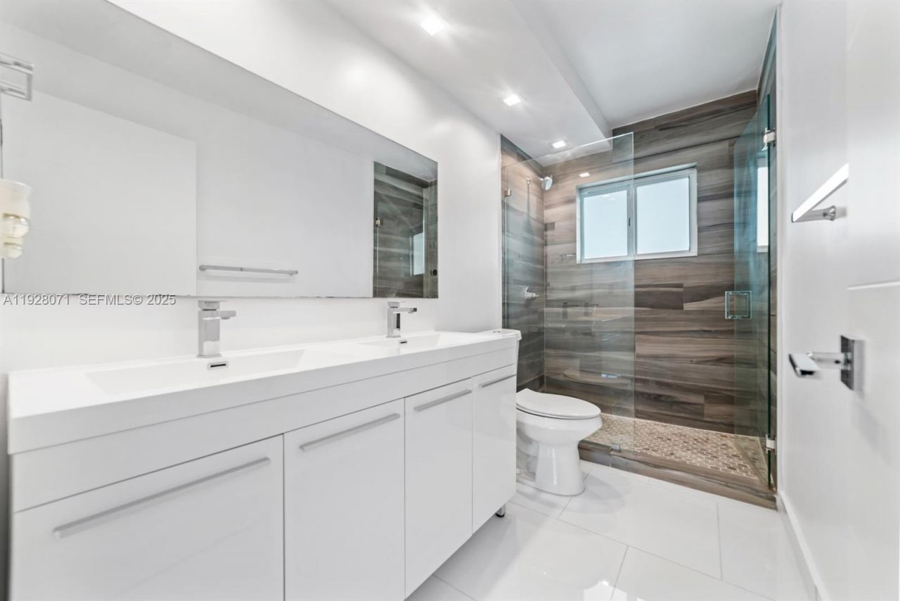 3755 NE 167th St, Unit 34, North Miami Beach, FL 33160 Photo