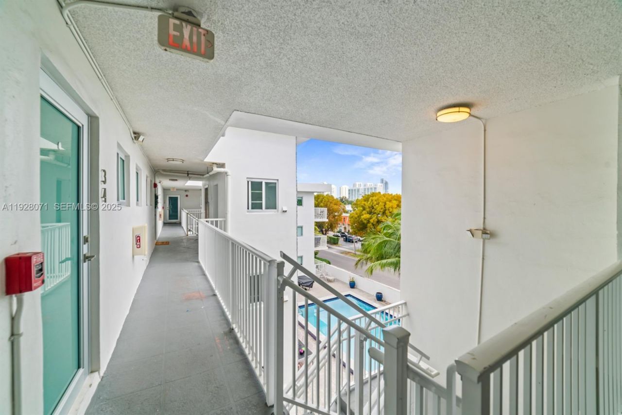 3755 NE 167th St, Unit 34, North Miami Beach, FL 33160 Photo