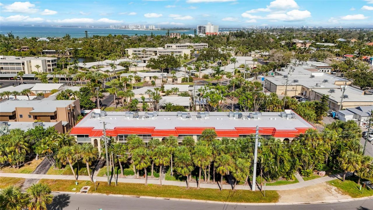 137 Avenida Messina, Unit 2, Sarasota, FL 34242 Photo