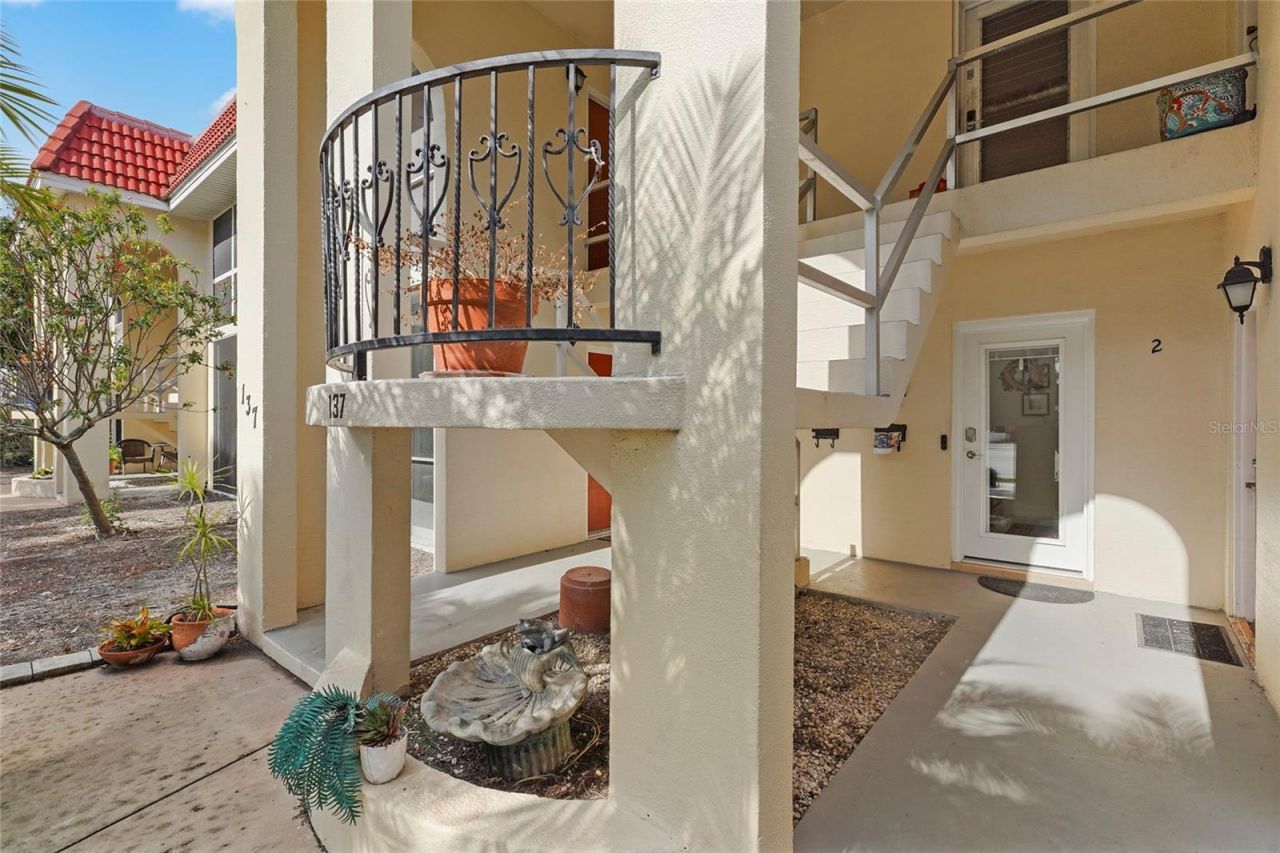 137 Avenida Messina, Unit 2, Sarasota, FL 34242 Photo