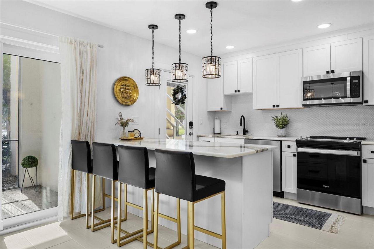 137 Avenida Messina, Unit 2, Sarasota, FL 34242 Photo