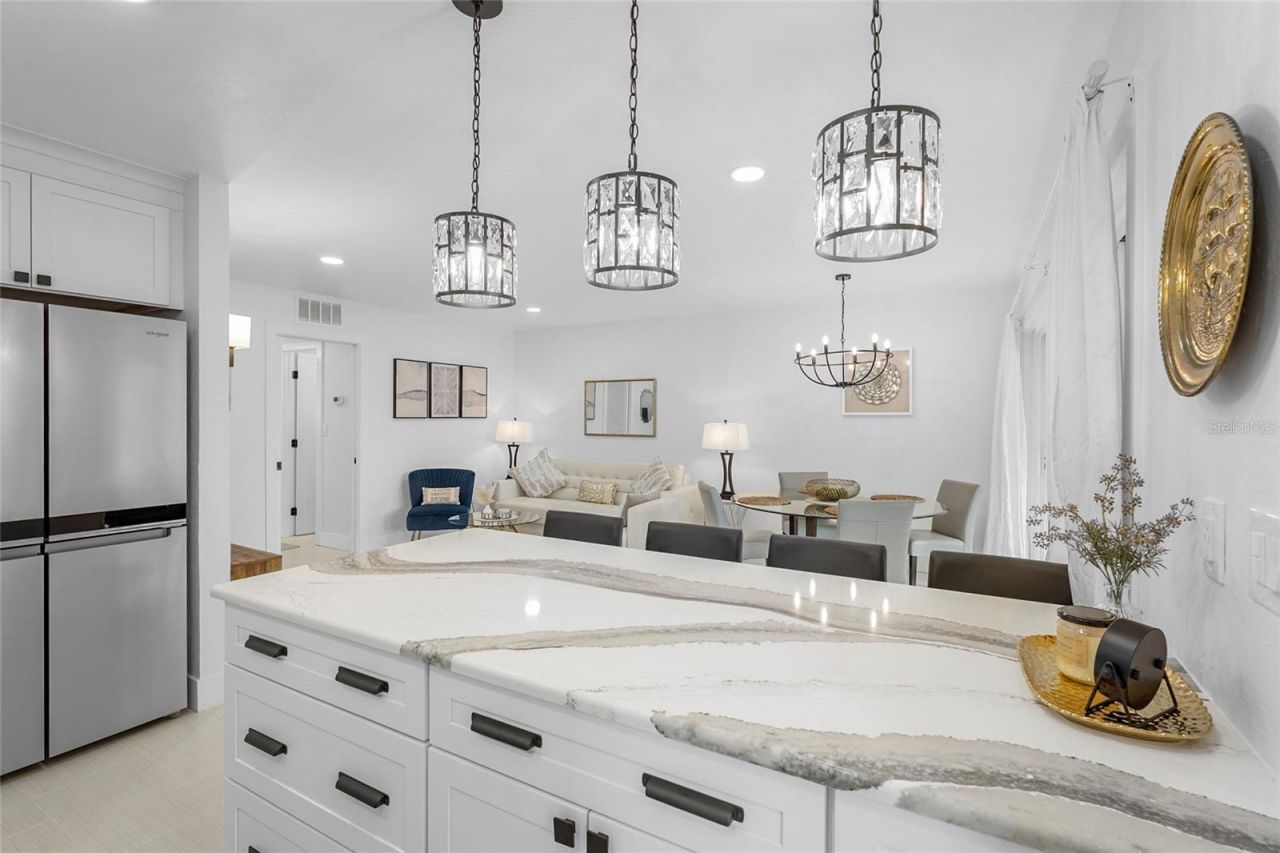 137 Avenida Messina, Unit 2, Sarasota, FL 34242 Photo