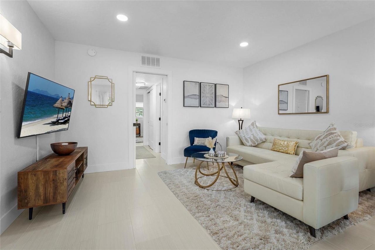 137 Avenida Messina, Unit 2, Sarasota, FL 34242 Photo