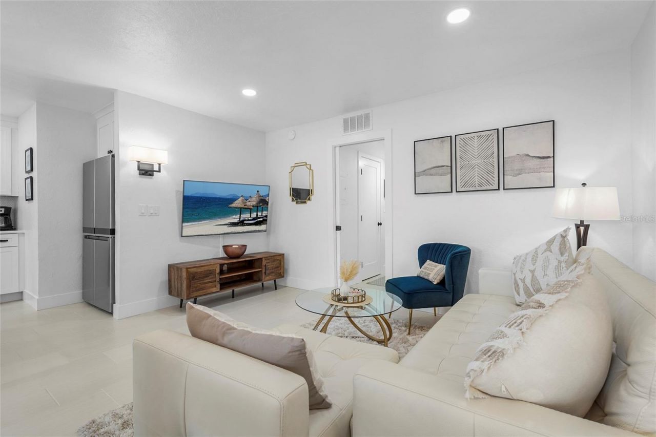 137 Avenida Messina, Unit 2, Sarasota, FL 34242 Photo