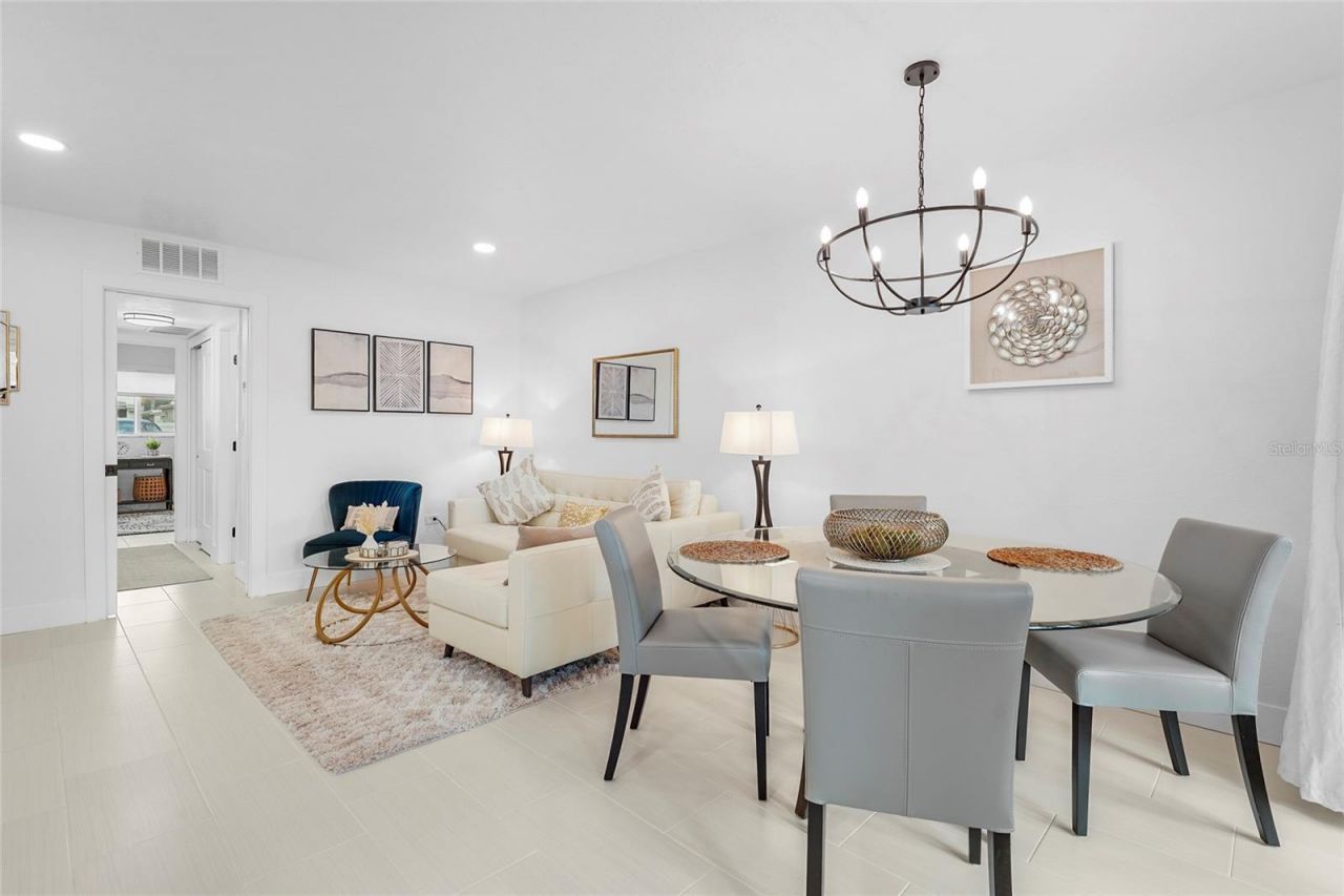 137 Avenida Messina, Unit 2, Sarasota, FL 34242 Photo