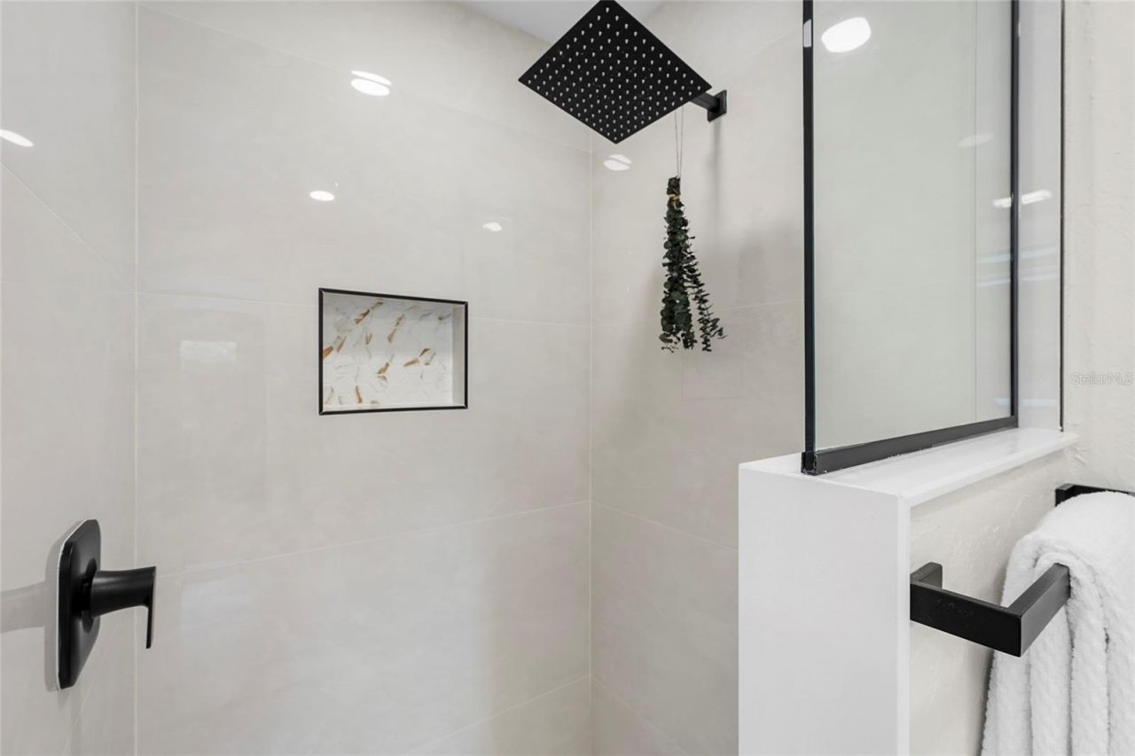 137 Avenida Messina, Unit 2, Sarasota, FL 34242 Photo