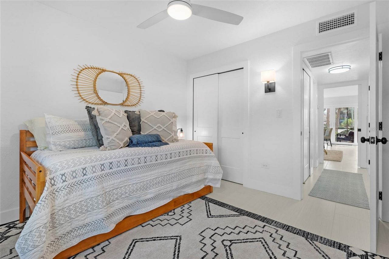 137 Avenida Messina, Unit 2, Sarasota, FL 34242 Photo