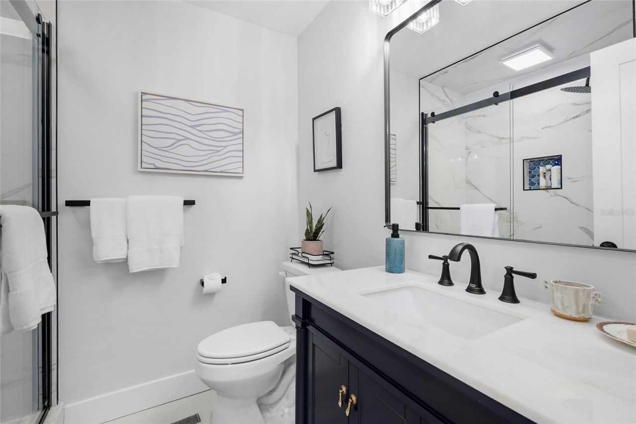 137 Avenida Messina, Unit 2, Sarasota, FL 34242 Photo