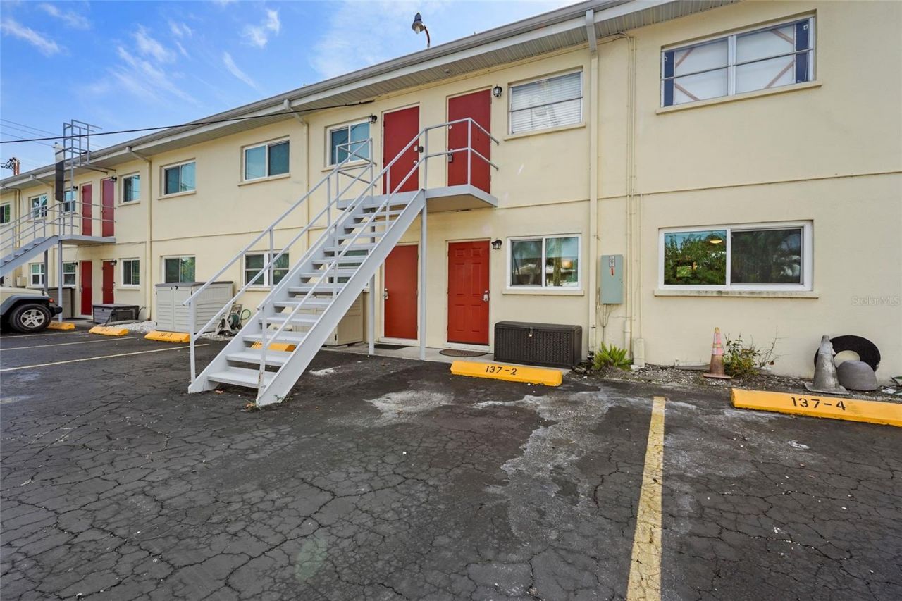 137 Avenida Messina, Unit 2, Sarasota, FL 34242 Photo