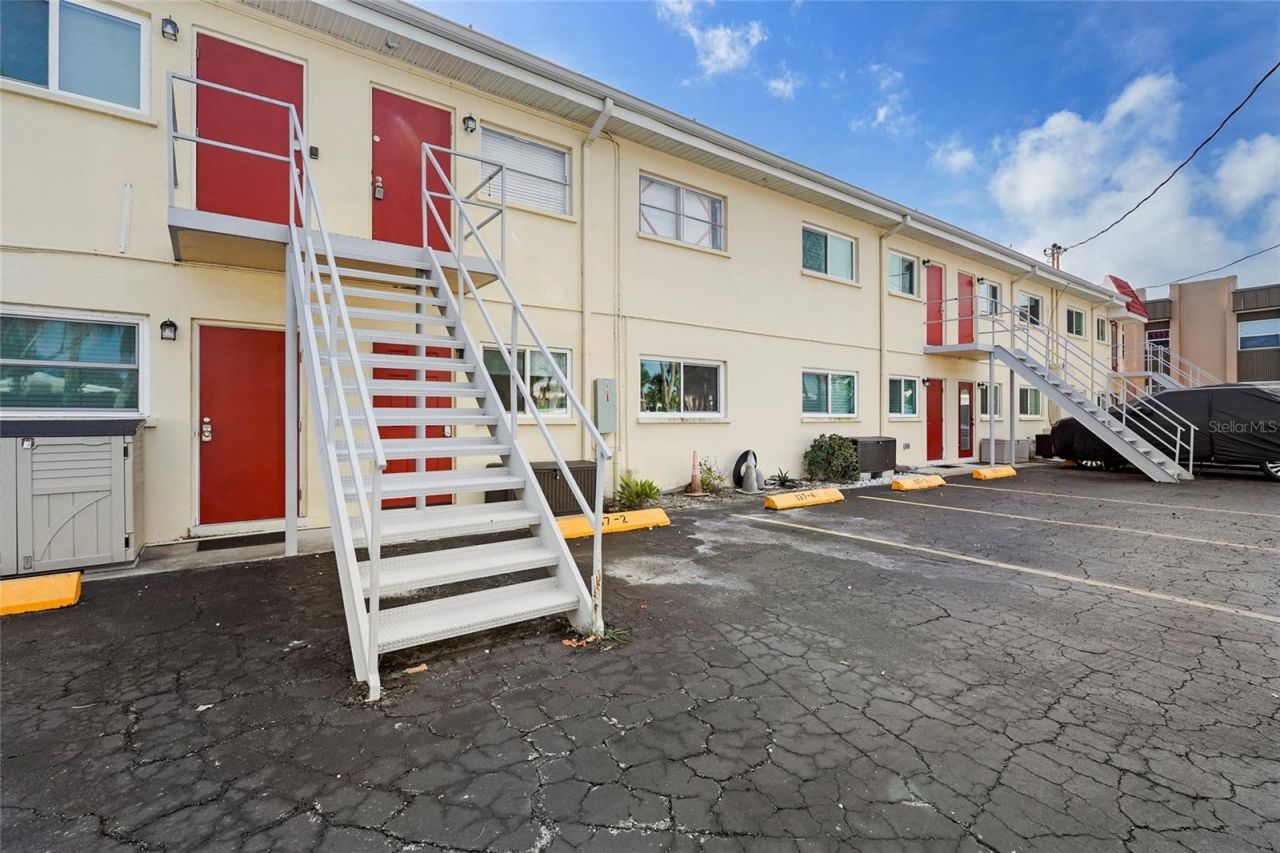 137 Avenida Messina, Unit 2, Sarasota, FL 34242 Photo