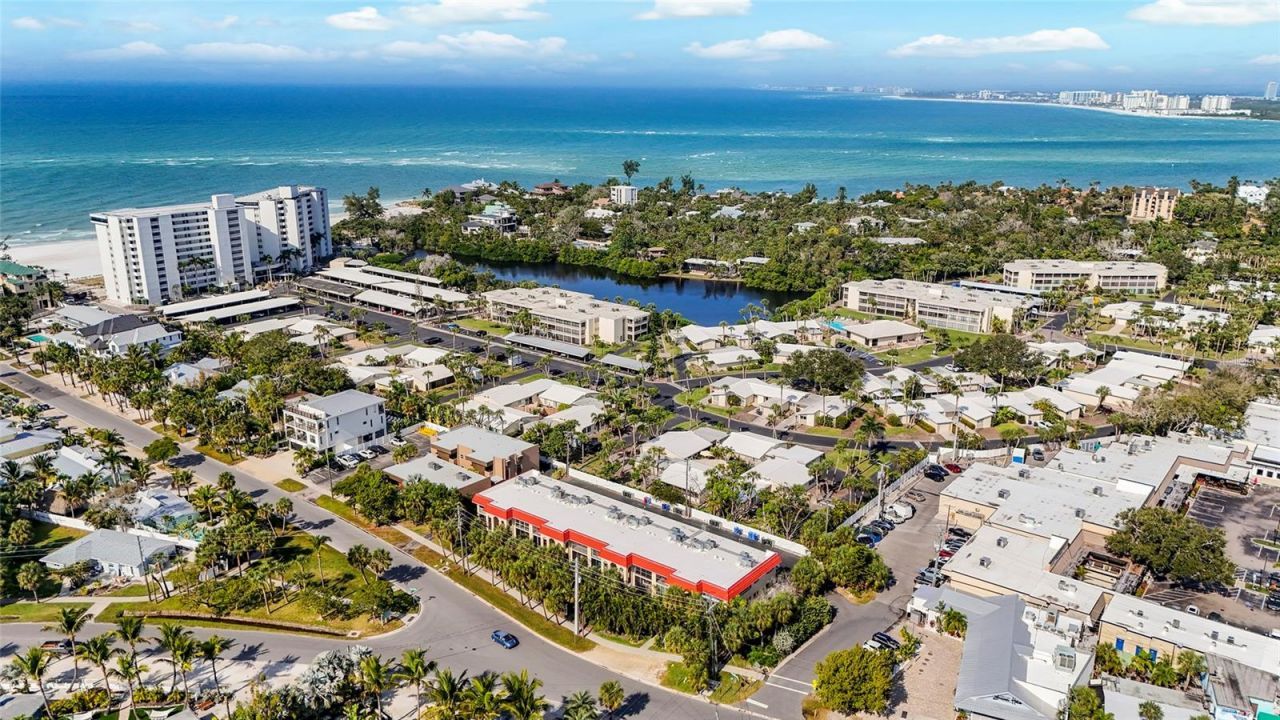 137 Avenida Messina, Unit 2, Sarasota, FL 34242 Photo