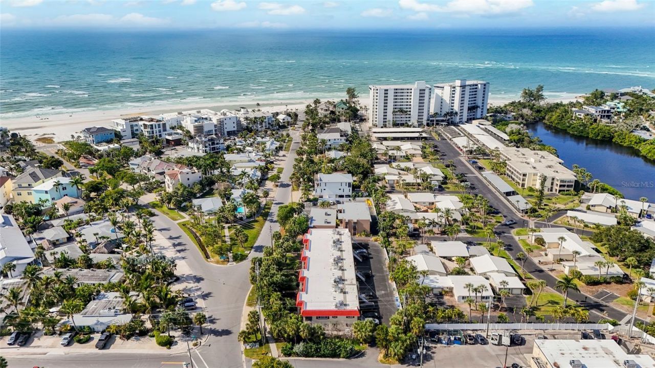 137 Avenida Messina, Unit 2, Sarasota, FL 34242 Photo