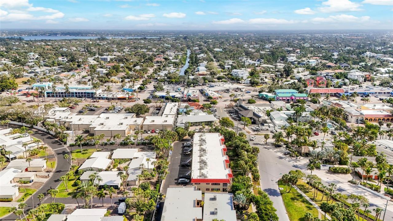 137 Avenida Messina, Unit 2, Sarasota, FL 34242 Photo