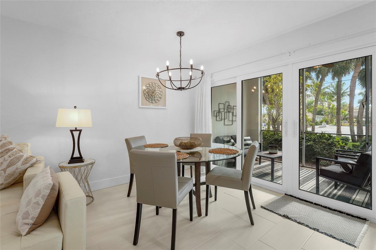 137 Avenida Messina, Unit 2, Sarasota, FL 34242 Photo