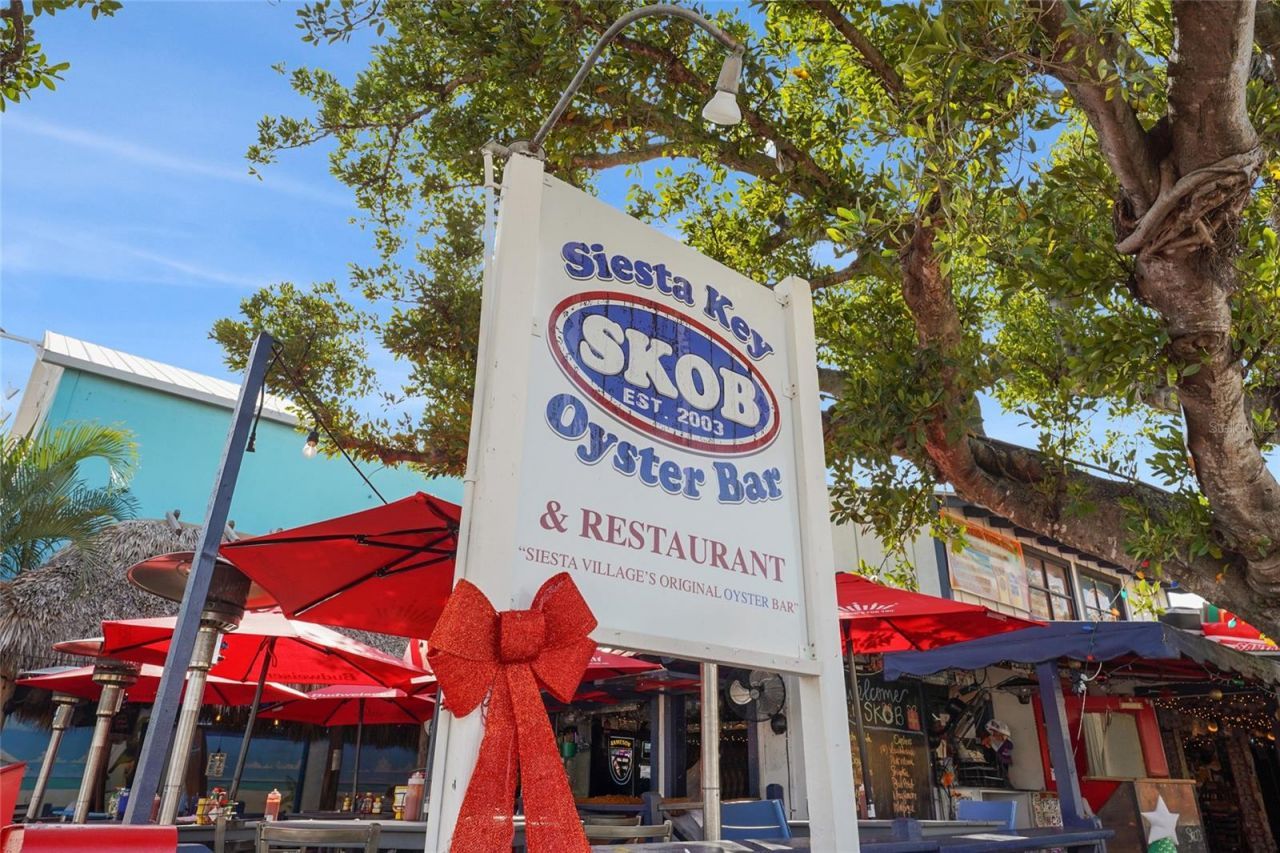 137 Avenida Messina, Unit 2, Sarasota, FL 34242 Photo