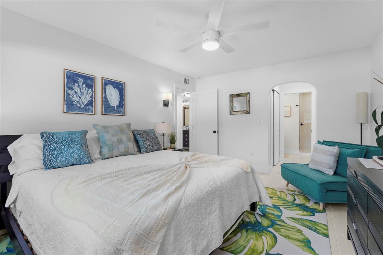 137 Avenida Messina, Unit 2, Sarasota, FL 34242 Photo