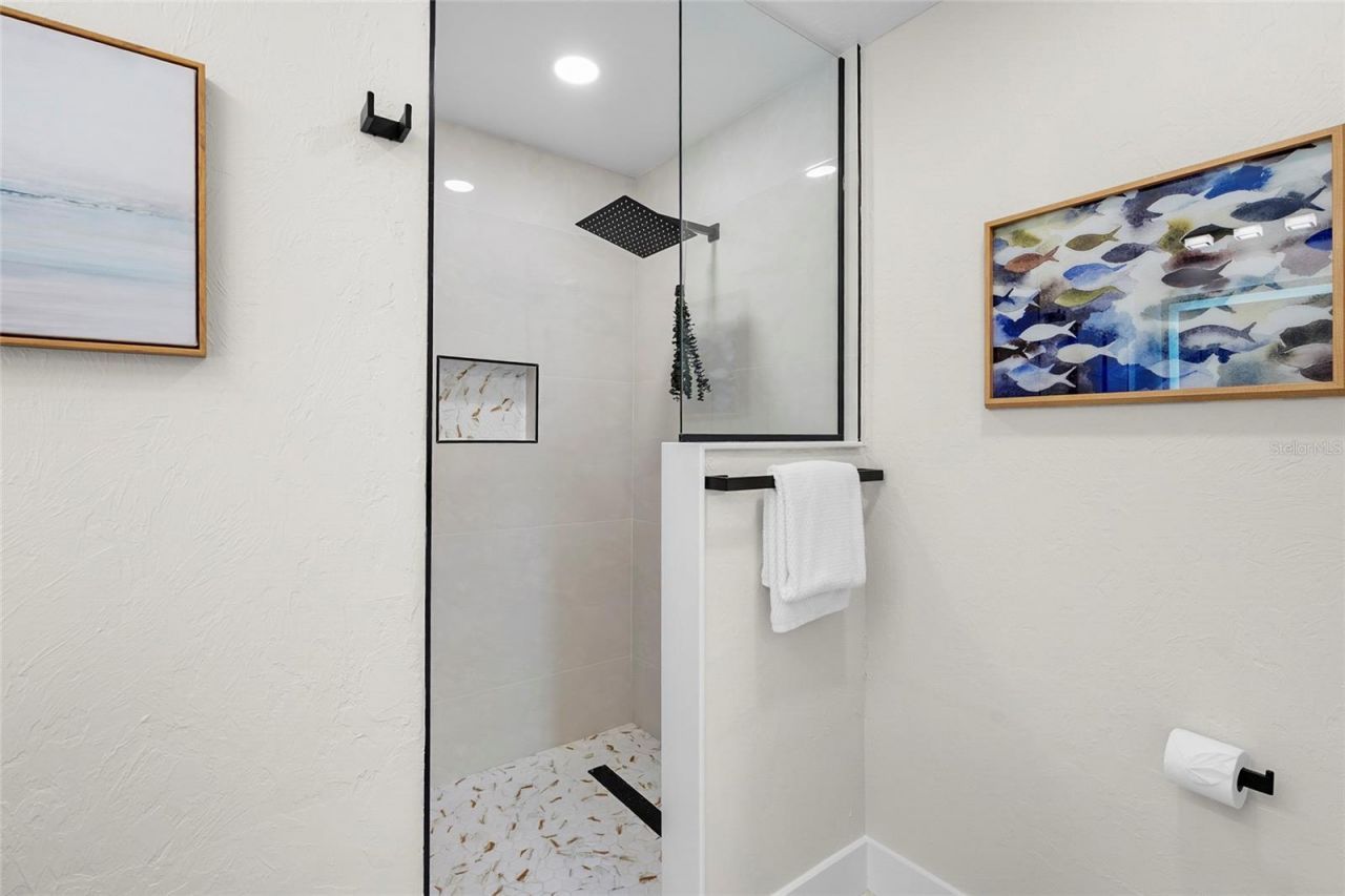 137 Avenida Messina, Unit 2, Sarasota, FL 34242 Photo