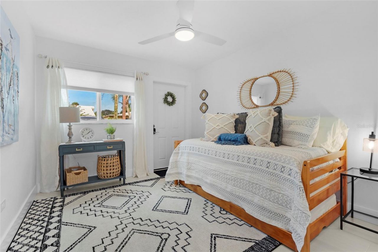 137 Avenida Messina, Unit 2, Sarasota, FL 34242 Photo