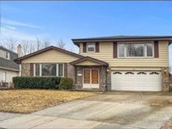 833 W Heritage Drive, Unit 1, Addison, IL 60101