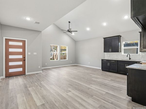 930 Gladstone, San Antonio, TX 78225