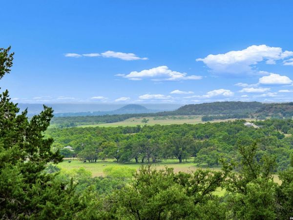 7625 N State Highway 16, Fredericksburg, TX 78624