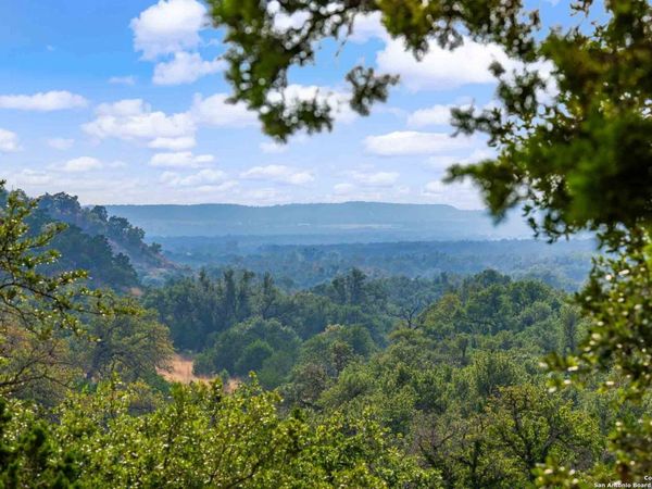 7625 N State Highway 16, Fredericksburg, TX 78624