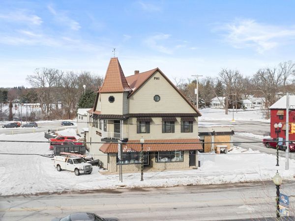 3955 W River Drive NE, Comstock Park, MI 49321