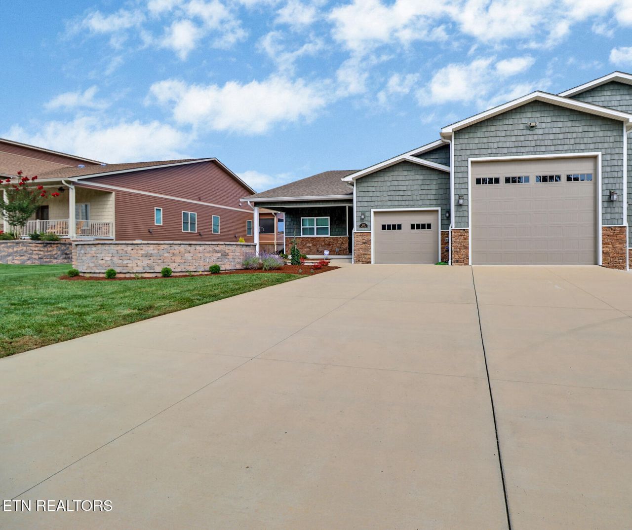 533 Holly Tree Drive, Crossville, TN 38555 Main Photo