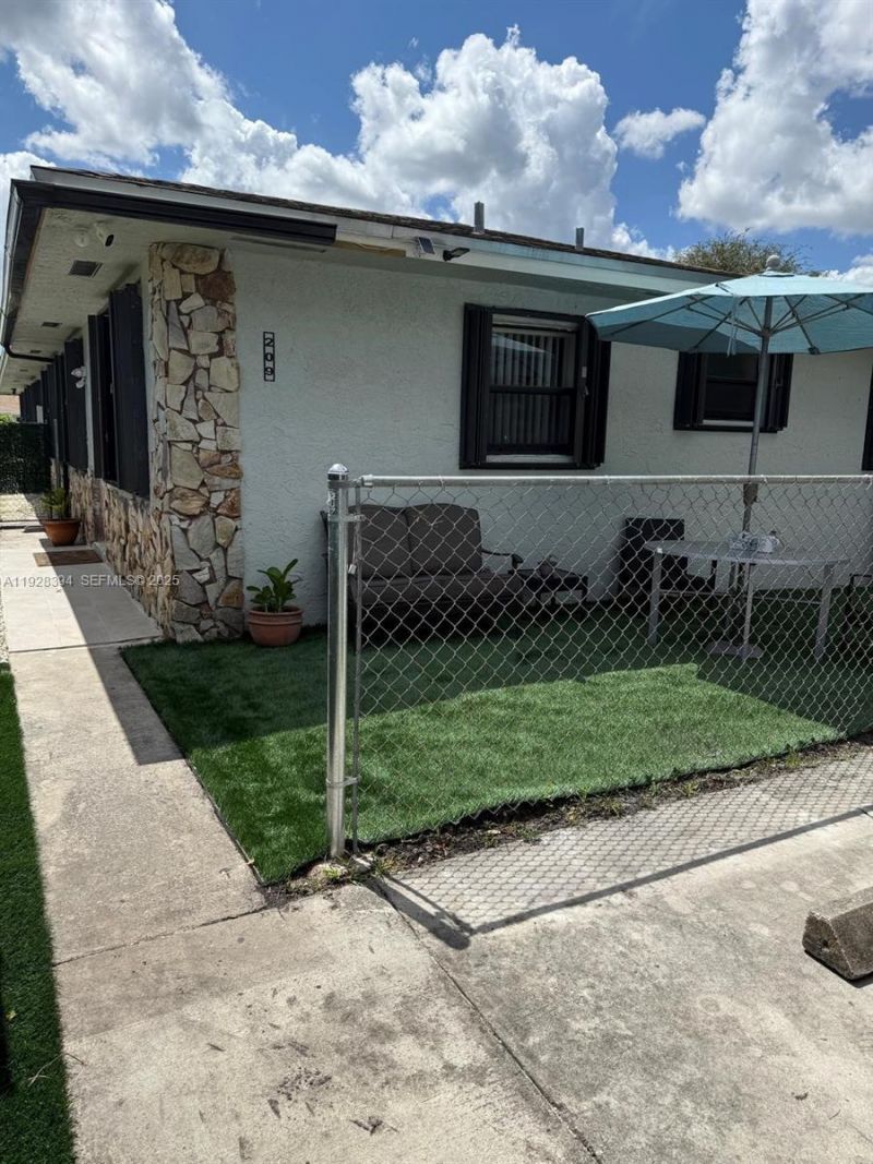 209 NW 7th Ct, Unit 1-2, Hallandale Beach, FL 33009 Photo