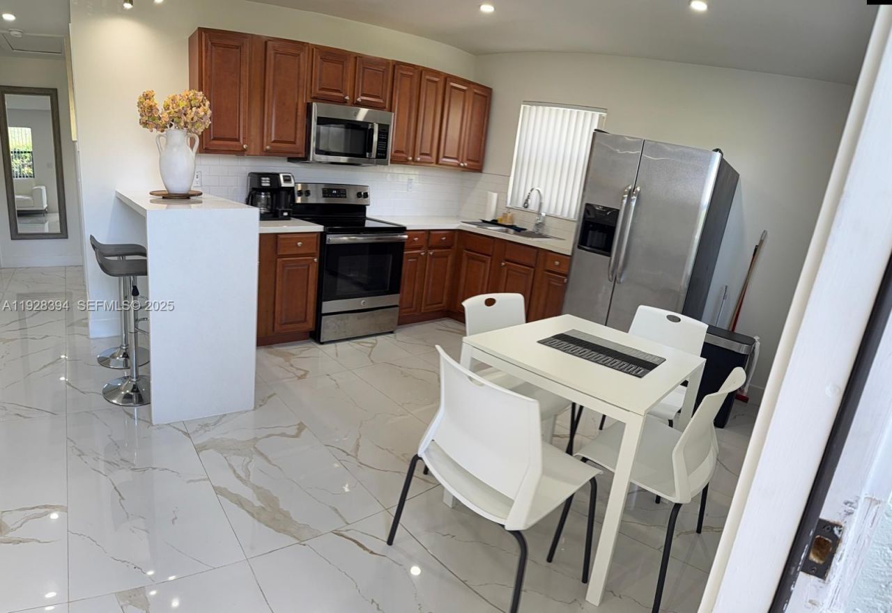 209 NW 7th Ct, Unit 1-2, Hallandale Beach, FL 33009 Photo