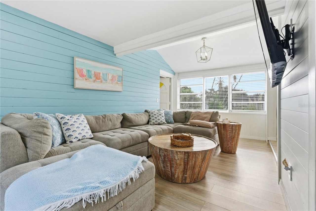 1249 Essex Drive N, Saint Petersburg, FL 33710 Photo